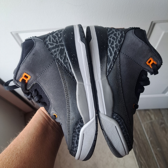 Jordan 3 Retro🩶🧡🖤 - Picture 11 of 13